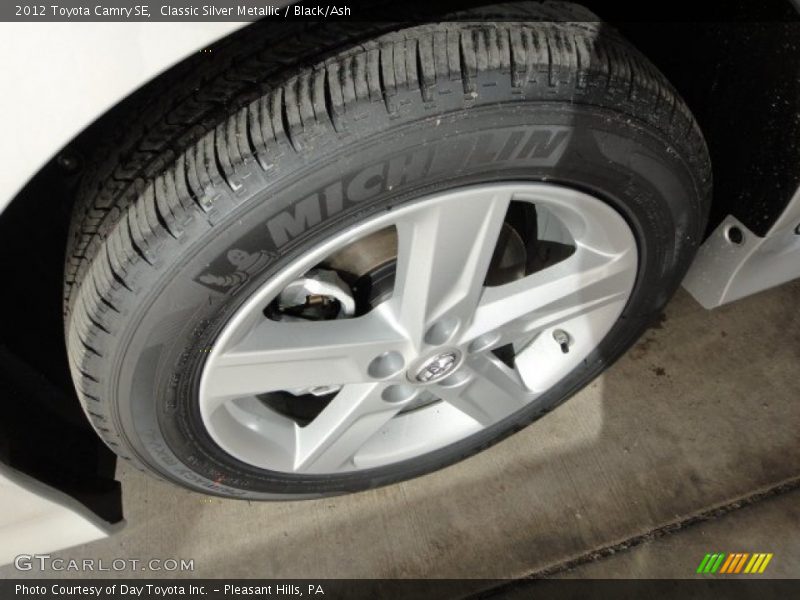 Classic Silver Metallic / Black/Ash 2012 Toyota Camry SE
