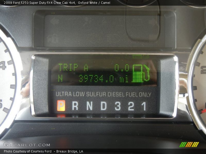 Oxford White / Camel 2009 Ford F250 Super Duty FX4 Crew Cab 4x4