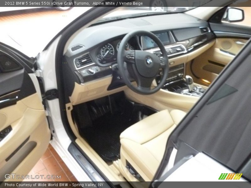 Alpine White / Veneto Beige 2012 BMW 5 Series 550i xDrive Gran Turismo