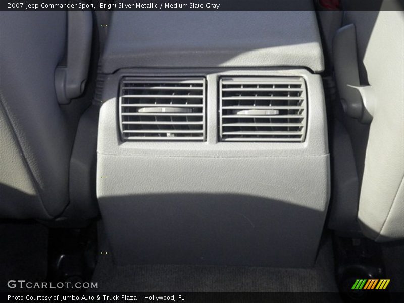 Bright Silver Metallic / Medium Slate Gray 2007 Jeep Commander Sport