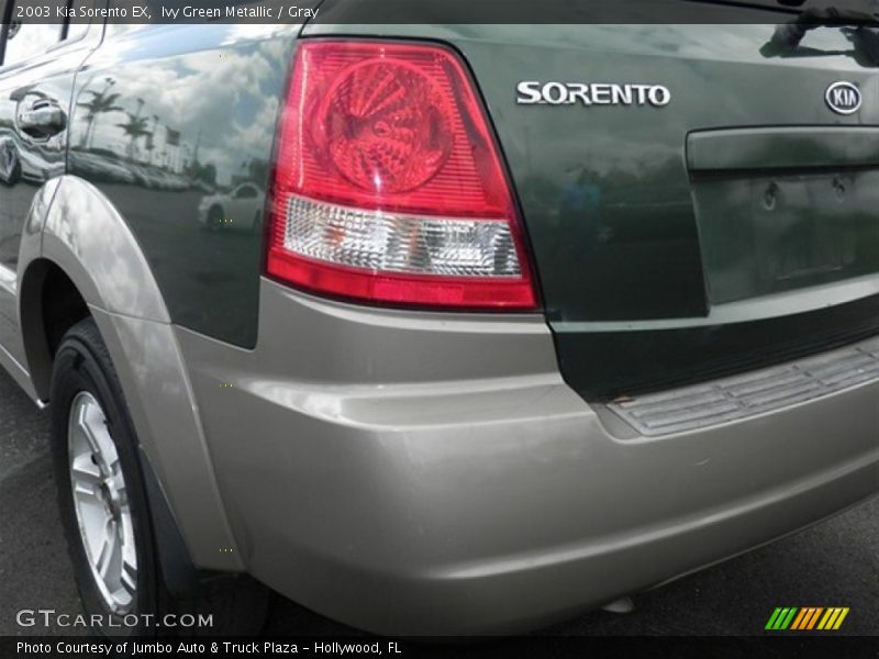 Ivy Green Metallic / Gray 2003 Kia Sorento EX