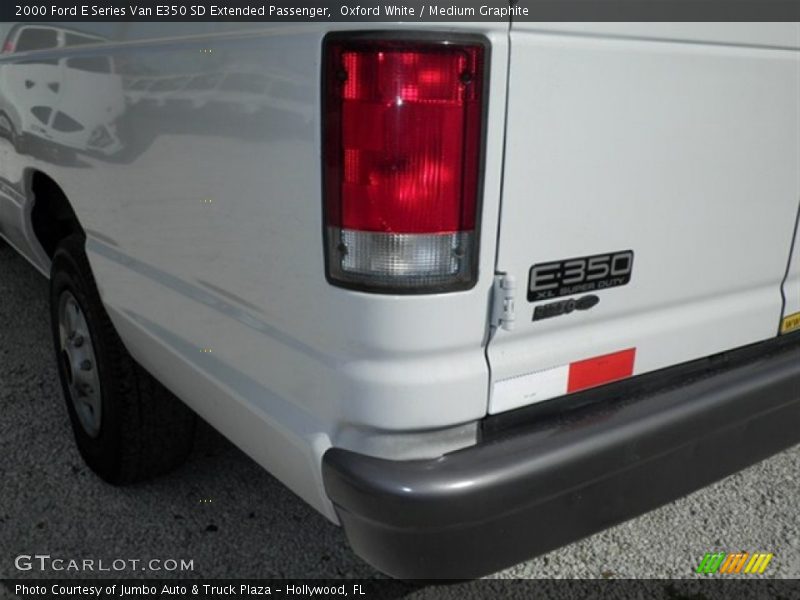 Oxford White / Medium Graphite 2000 Ford E Series Van E350 SD Extended Passenger