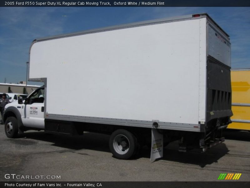  2005 F550 Super Duty XL Regular Cab Moving Truck Oxford White
