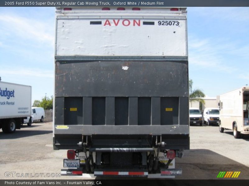 Oxford White / Medium Flint 2005 Ford F550 Super Duty XL Regular Cab Moving Truck