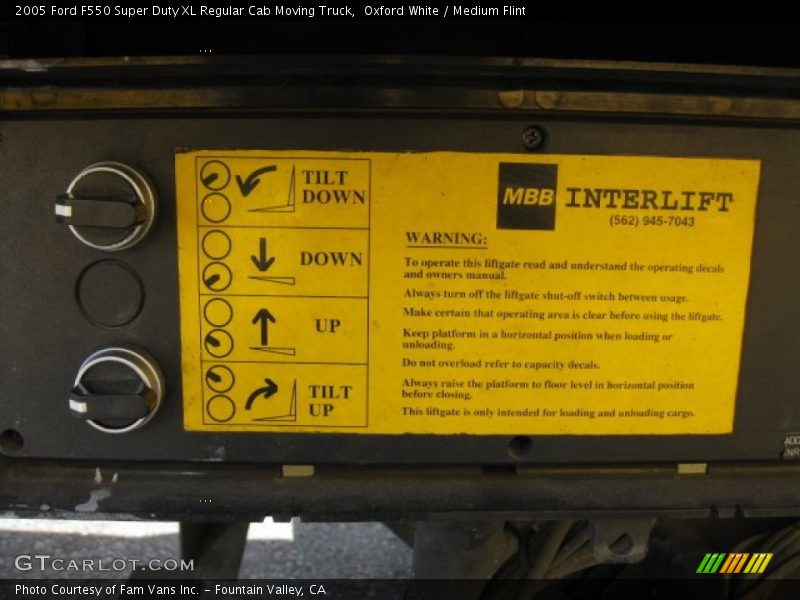 Controls of 2005 F550 Super Duty XL Regular Cab Moving Truck