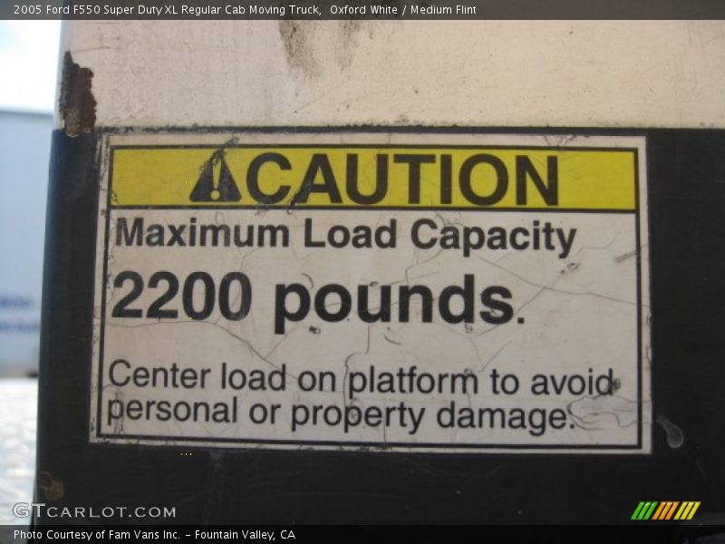 Oxford White / Medium Flint 2005 Ford F550 Super Duty XL Regular Cab Moving Truck