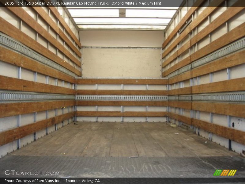  2005 F550 Super Duty XL Regular Cab Moving Truck Trunk