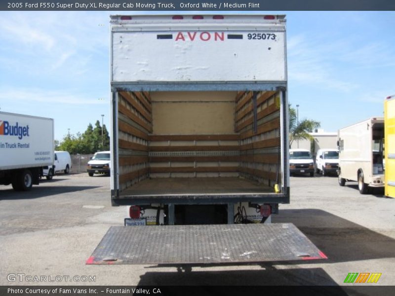 Oxford White / Medium Flint 2005 Ford F550 Super Duty XL Regular Cab Moving Truck