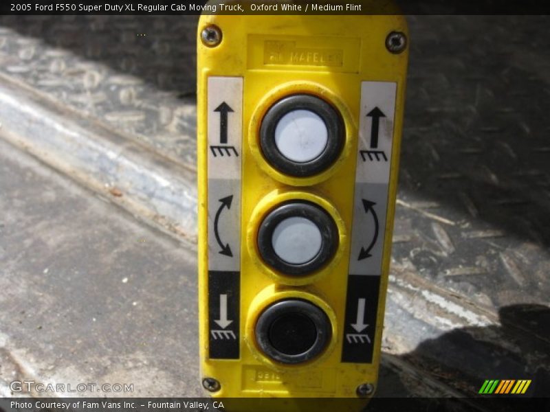 Controls of 2005 F550 Super Duty XL Regular Cab Moving Truck