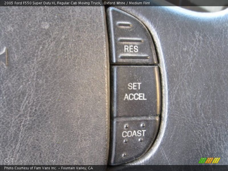 Oxford White / Medium Flint 2005 Ford F550 Super Duty XL Regular Cab Moving Truck