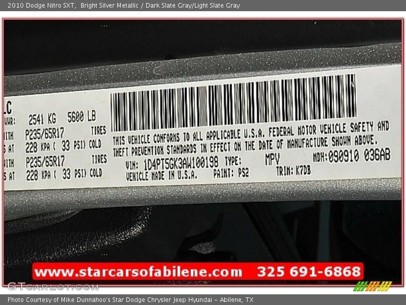 Bright Silver Metallic / Dark Slate Gray/Light Slate Gray 2010 Dodge Nitro SXT