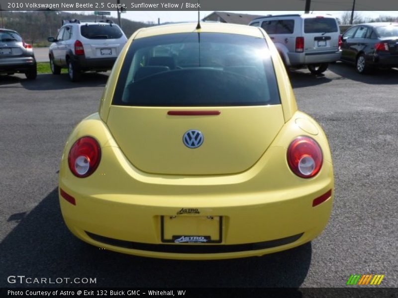 Sunflower Yellow / Black 2010 Volkswagen New Beetle 2.5 Coupe