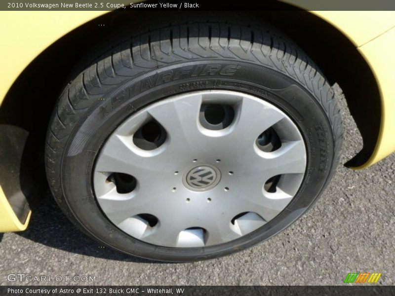 Sunflower Yellow / Black 2010 Volkswagen New Beetle 2.5 Coupe