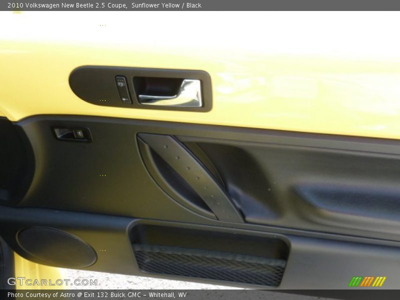 Sunflower Yellow / Black 2010 Volkswagen New Beetle 2.5 Coupe