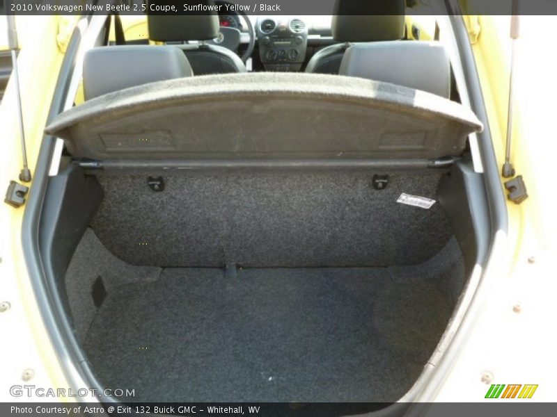 Sunflower Yellow / Black 2010 Volkswagen New Beetle 2.5 Coupe