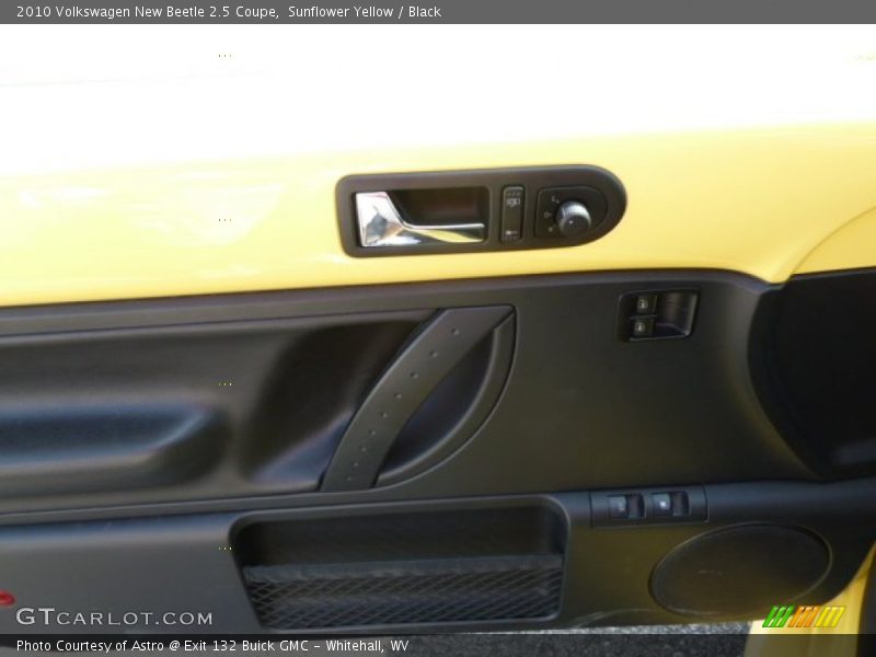 Sunflower Yellow / Black 2010 Volkswagen New Beetle 2.5 Coupe
