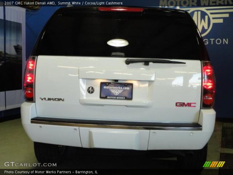 Summit White / Cocoa/Light Cashmere 2007 GMC Yukon Denali AWD