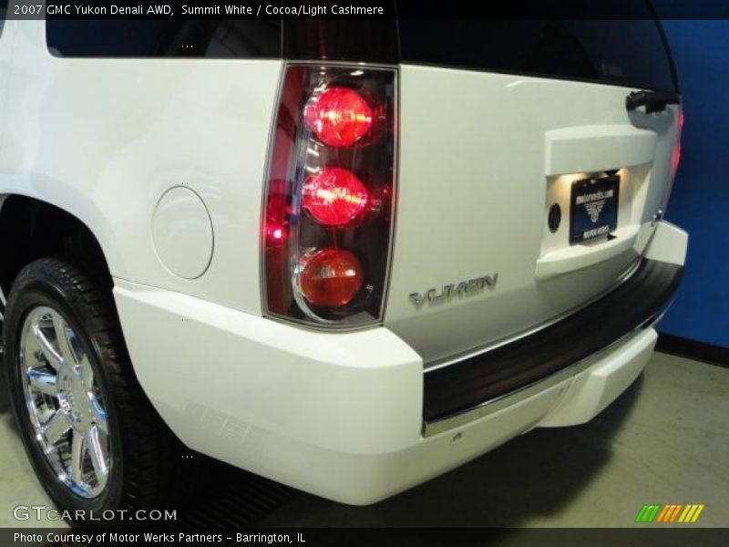 Summit White / Cocoa/Light Cashmere 2007 GMC Yukon Denali AWD