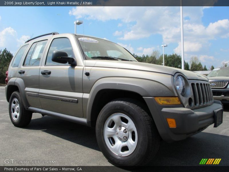 Front 3/4 View of 2006 Liberty Sport
