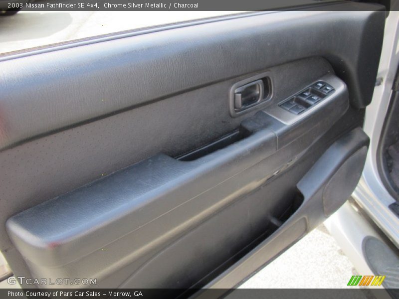 Chrome Silver Metallic / Charcoal 2003 Nissan Pathfinder SE 4x4