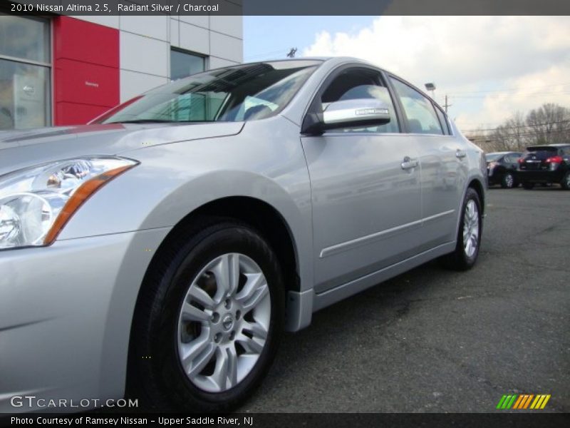 Radiant Silver / Charcoal 2010 Nissan Altima 2.5
