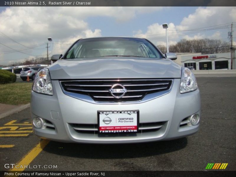 Radiant Silver / Charcoal 2010 Nissan Altima 2.5