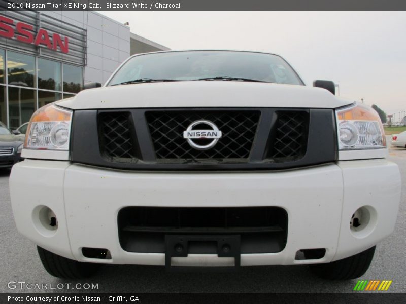 Blizzard White / Charcoal 2010 Nissan Titan XE King Cab