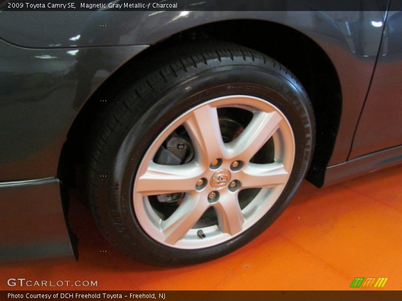 Magnetic Gray Metallic / Charcoal 2009 Toyota Camry SE