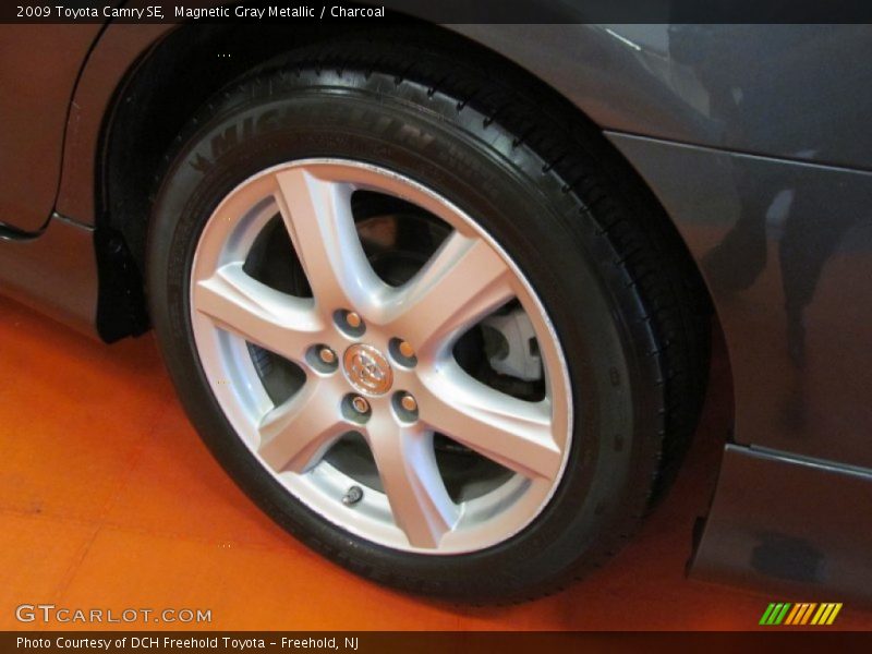 Magnetic Gray Metallic / Charcoal 2009 Toyota Camry SE