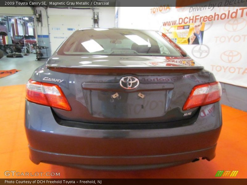 Magnetic Gray Metallic / Charcoal 2009 Toyota Camry SE