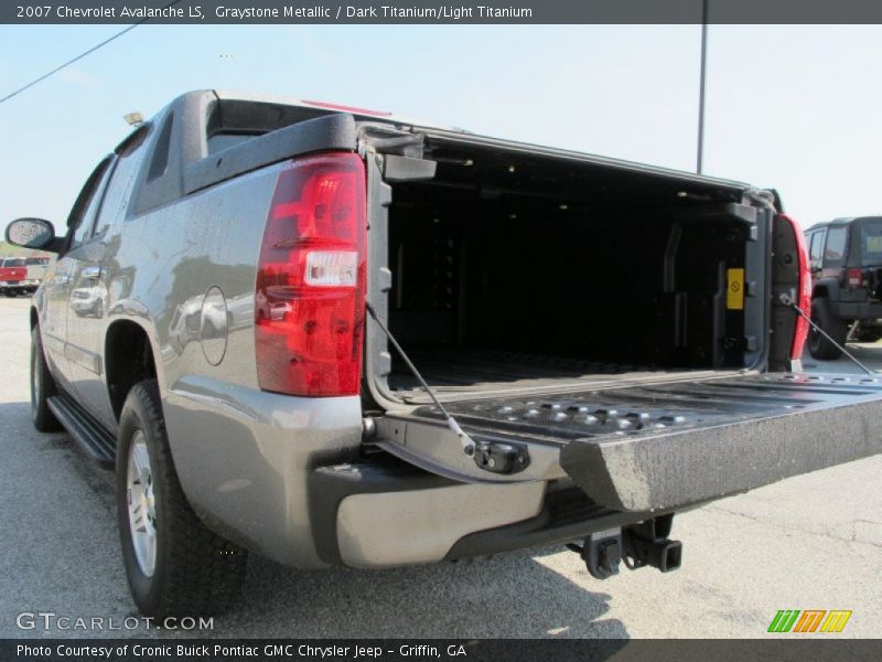 Graystone Metallic / Dark Titanium/Light Titanium 2007 Chevrolet Avalanche LS