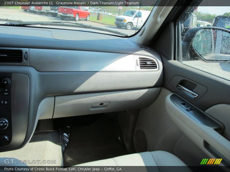 Graystone Metallic / Dark Titanium/Light Titanium 2007 Chevrolet Avalanche LS