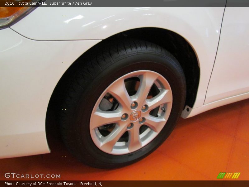 Super White / Ash Gray 2010 Toyota Camry LE