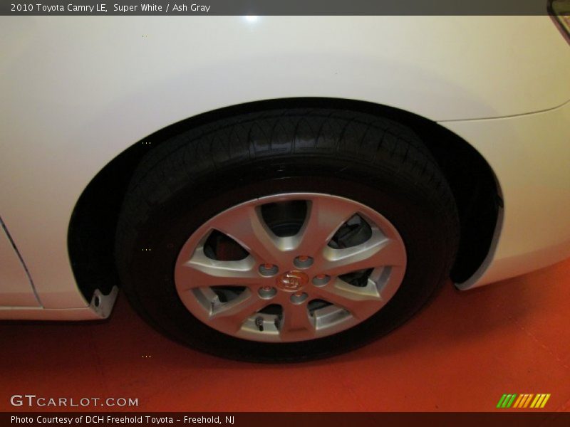Super White / Ash Gray 2010 Toyota Camry LE