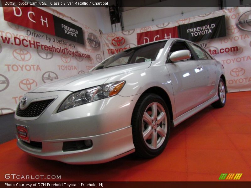Classic Silver Metallic / Charcoal 2009 Toyota Camry SE