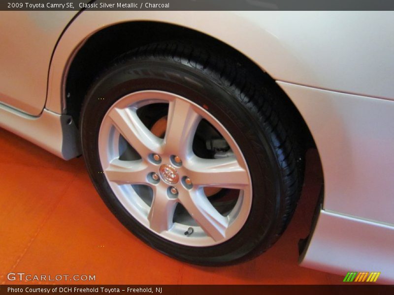 Classic Silver Metallic / Charcoal 2009 Toyota Camry SE
