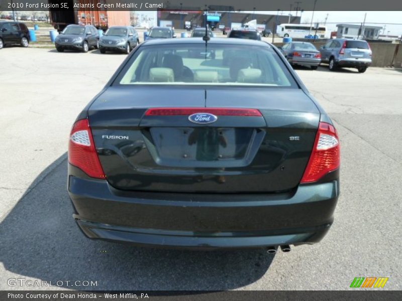 Atlantis Green Metallic / Camel 2010 Ford Fusion SE