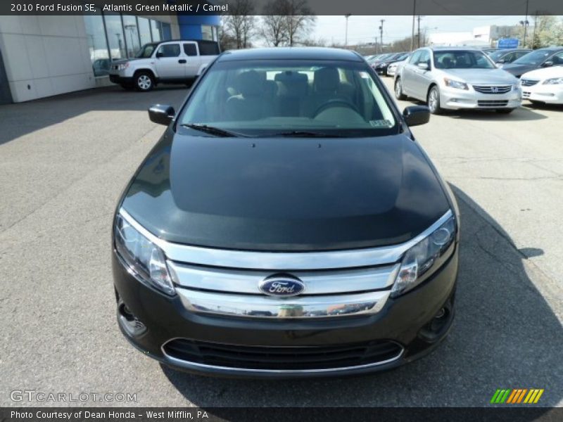 Atlantis Green Metallic / Camel 2010 Ford Fusion SE