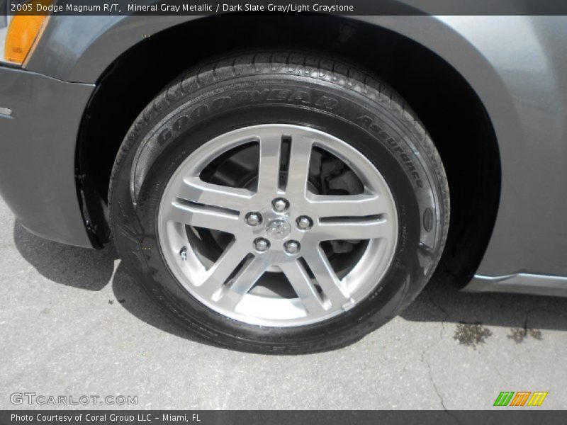 Mineral Gray Metallic / Dark Slate Gray/Light Graystone 2005 Dodge Magnum R/T