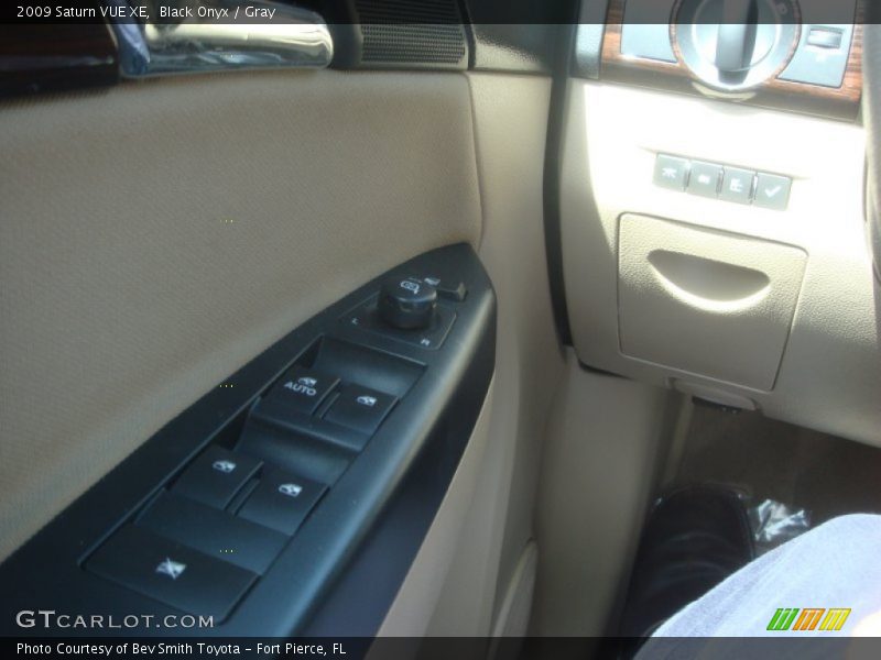 Black Onyx / Gray 2009 Saturn VUE XE