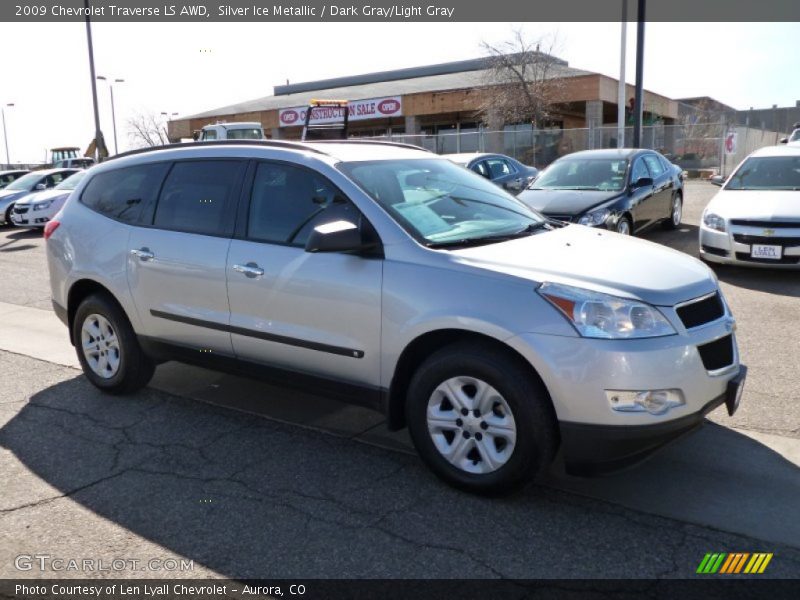 Silver Ice Metallic / Dark Gray/Light Gray 2009 Chevrolet Traverse LS AWD