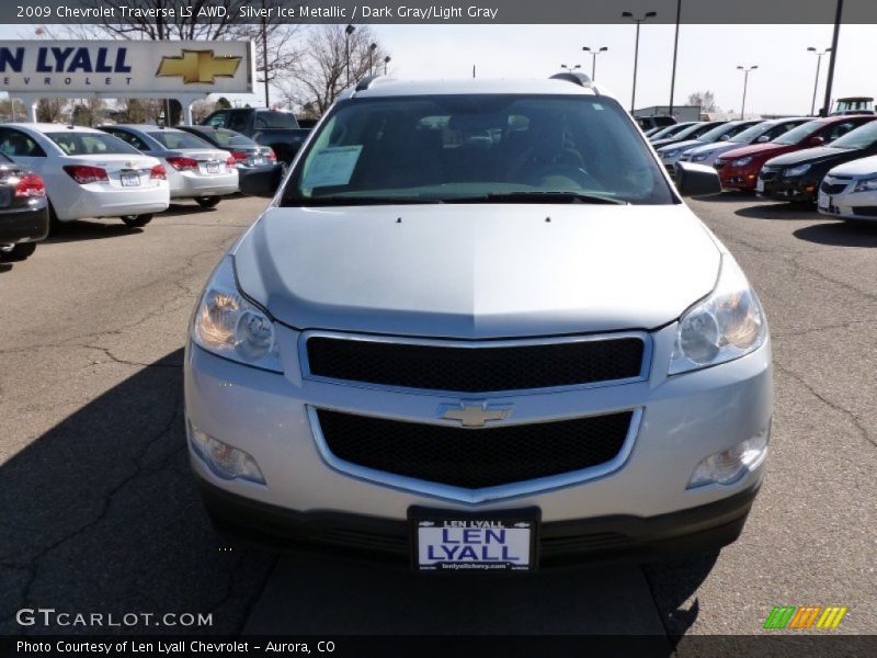 Silver Ice Metallic / Dark Gray/Light Gray 2009 Chevrolet Traverse LS AWD