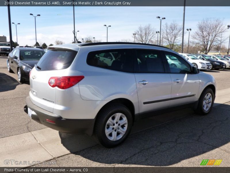 Silver Ice Metallic / Dark Gray/Light Gray 2009 Chevrolet Traverse LS AWD