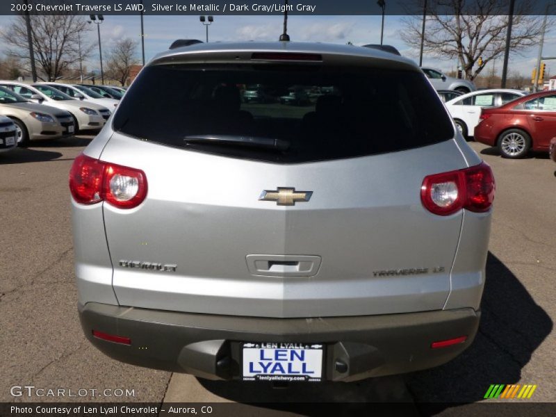 Silver Ice Metallic / Dark Gray/Light Gray 2009 Chevrolet Traverse LS AWD