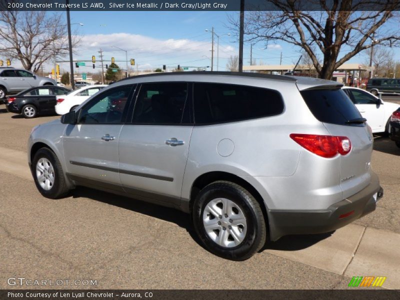 Silver Ice Metallic / Dark Gray/Light Gray 2009 Chevrolet Traverse LS AWD