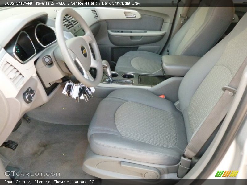 Silver Ice Metallic / Dark Gray/Light Gray 2009 Chevrolet Traverse LS AWD