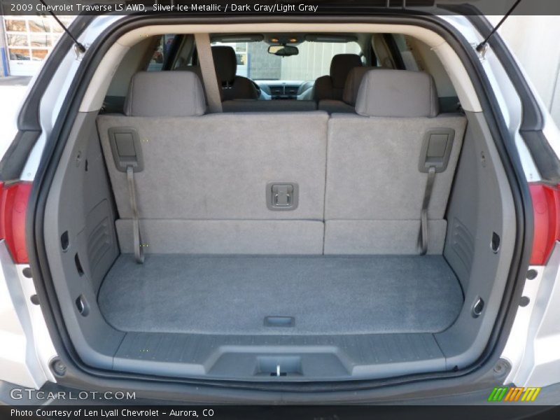 Silver Ice Metallic / Dark Gray/Light Gray 2009 Chevrolet Traverse LS AWD