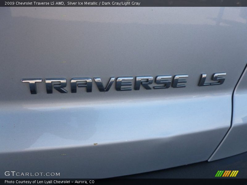 Silver Ice Metallic / Dark Gray/Light Gray 2009 Chevrolet Traverse LS AWD