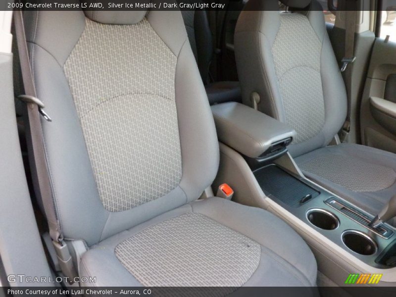 Silver Ice Metallic / Dark Gray/Light Gray 2009 Chevrolet Traverse LS AWD