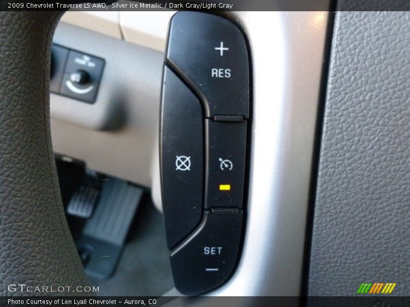 Silver Ice Metallic / Dark Gray/Light Gray 2009 Chevrolet Traverse LS AWD